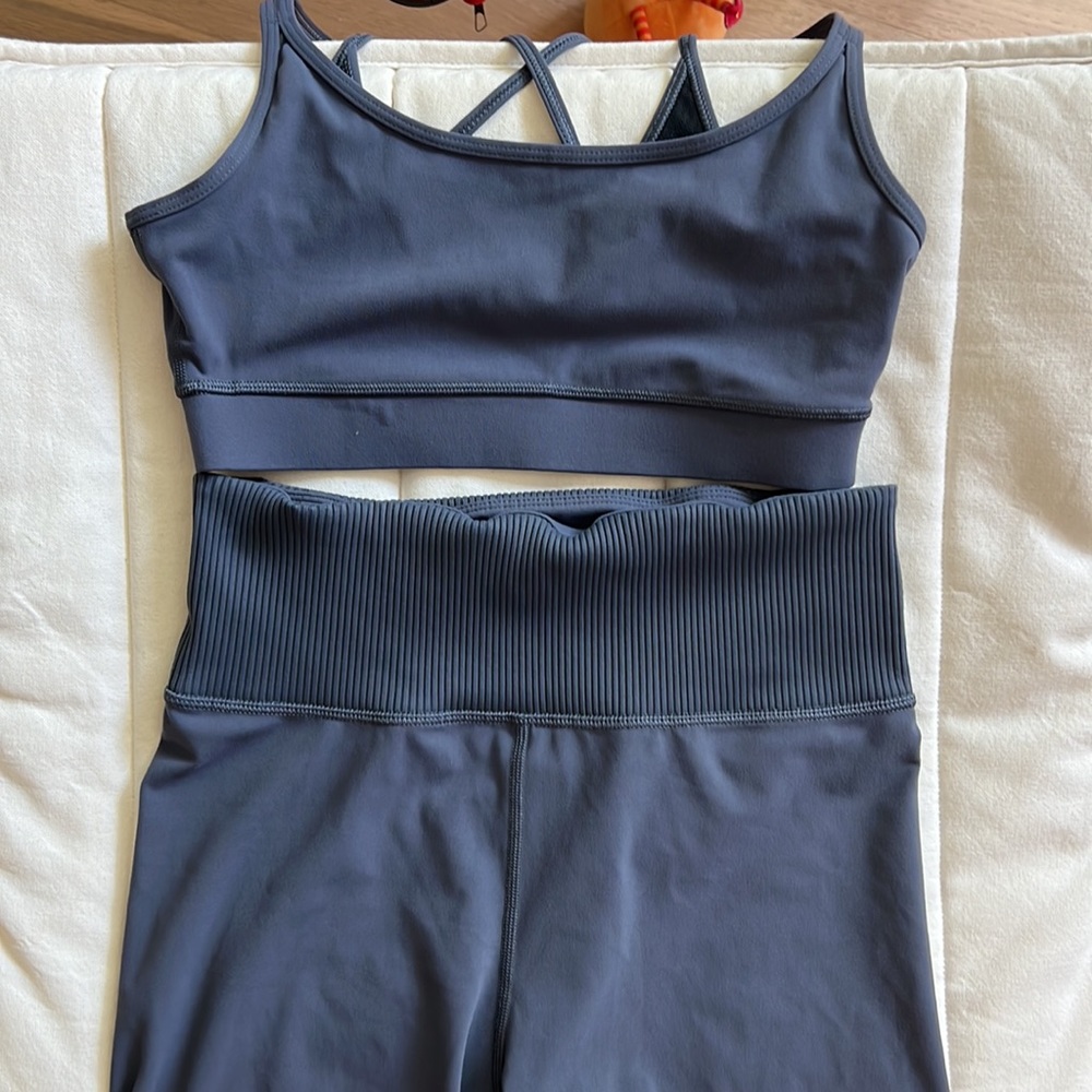 Vuori Ribbed Biker Short and Bra Set - Size Medium